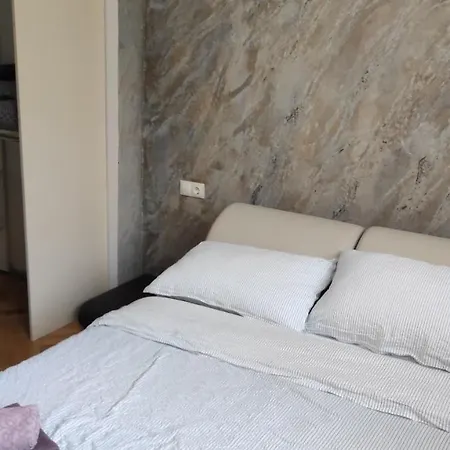 Park Apartment *